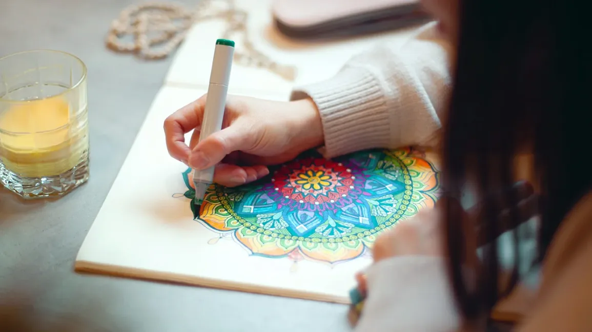 Art Digest Brings Color to Everyday Life